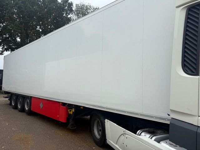 Schmitz Cargobull Thermoking SLXe 300 weinig uren Laadklep Liftas - Semirremolque frigorífico: foto 4 Schmitz Cargobull Thermoking SLXe 300 weinig uren Laadklep Liftas - Semirremolque frigorífico: foto 4