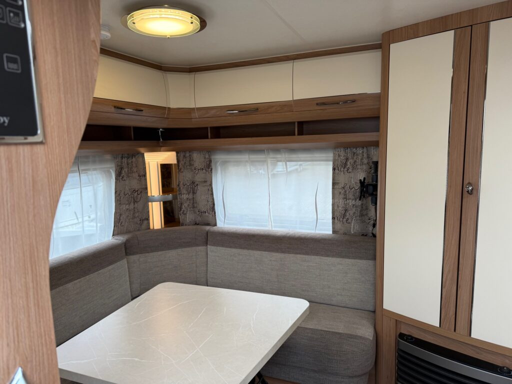 Hobby De Luxe 455 UF 2020 - Caravana: foto 5 Hobby De Luxe 455 UF 2020 - Caravana: foto 5