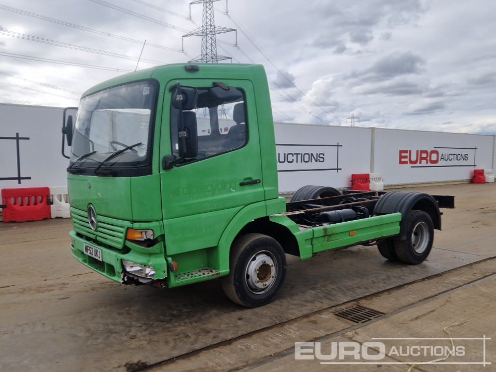 2002 Mercedes 4x2 Chassis Cab, Manual Gearbox - Camión chasis: foto 1 2002 Mercedes 4x2 Chassis Cab, Manual Gearbox - Camión chasis: foto 1