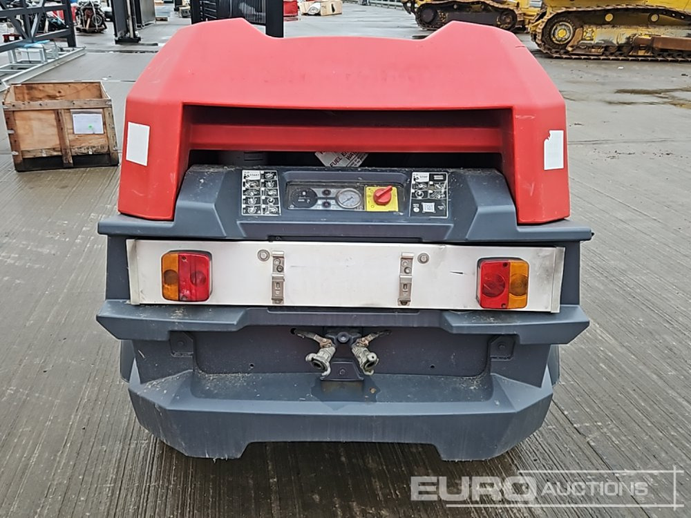 2011 Atlas Copco XAS48 90CFM - Compresor de aire: foto 4 2011 Atlas Copco XAS48 90CFM - Compresor de aire: foto 4