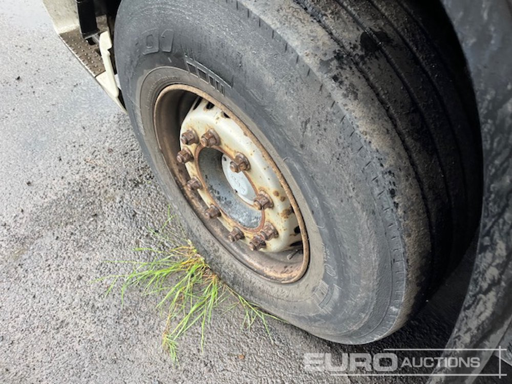 Camión caja abierta para transporte de equipos pesados 2013 DAF CF75 310: foto 12
