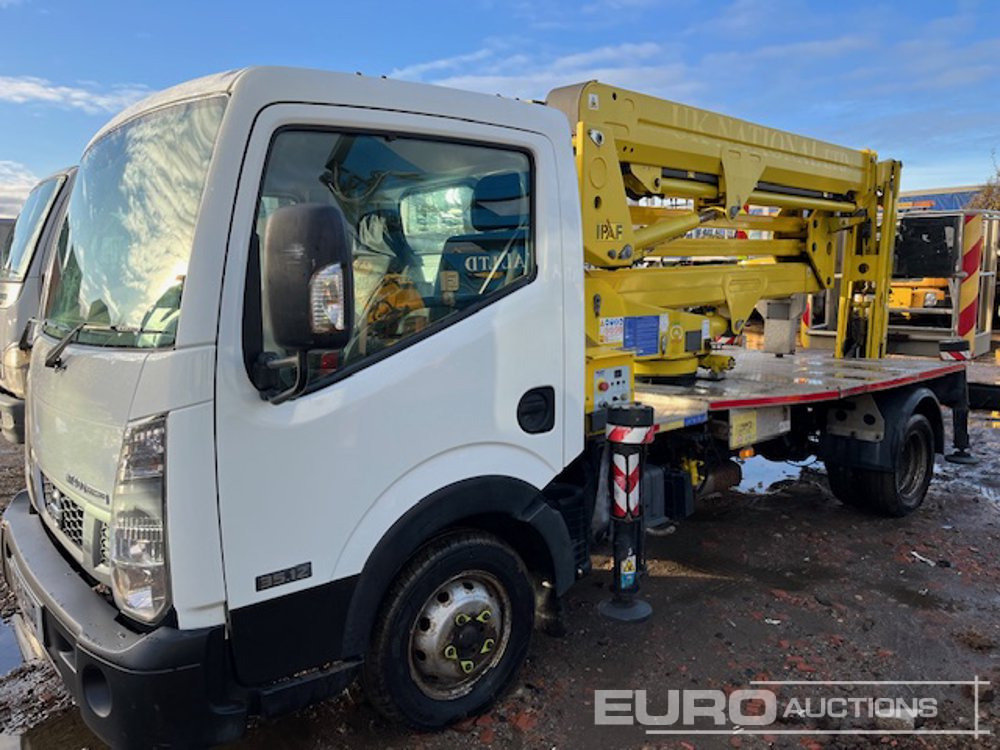 2014 Nissan NT400 CABSTAR - Camión con plataforma elevadora: foto 2 2014 Nissan NT400 CABSTAR - Camión con plataforma elevadora: foto 2