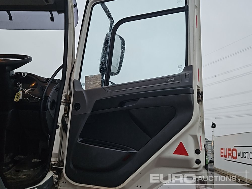 Camión caja abierta para transporte de equipos pesados 2016 DAF CF400: foto 28