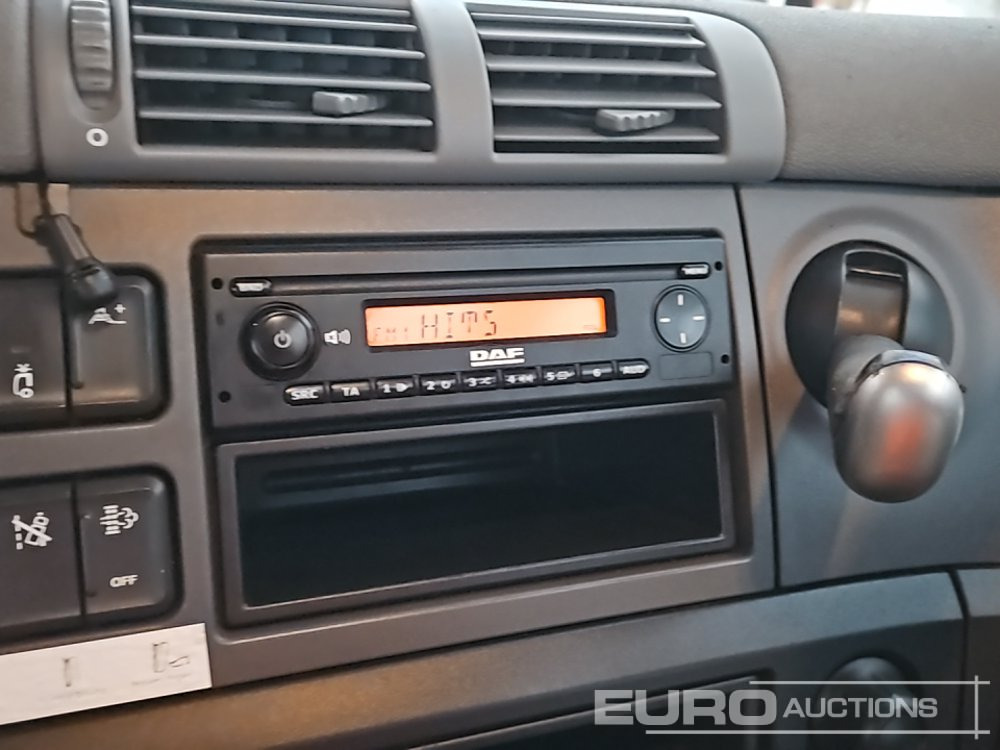 Camión caja abierta para transporte de equipos pesados 2016 DAF CF400: foto 32