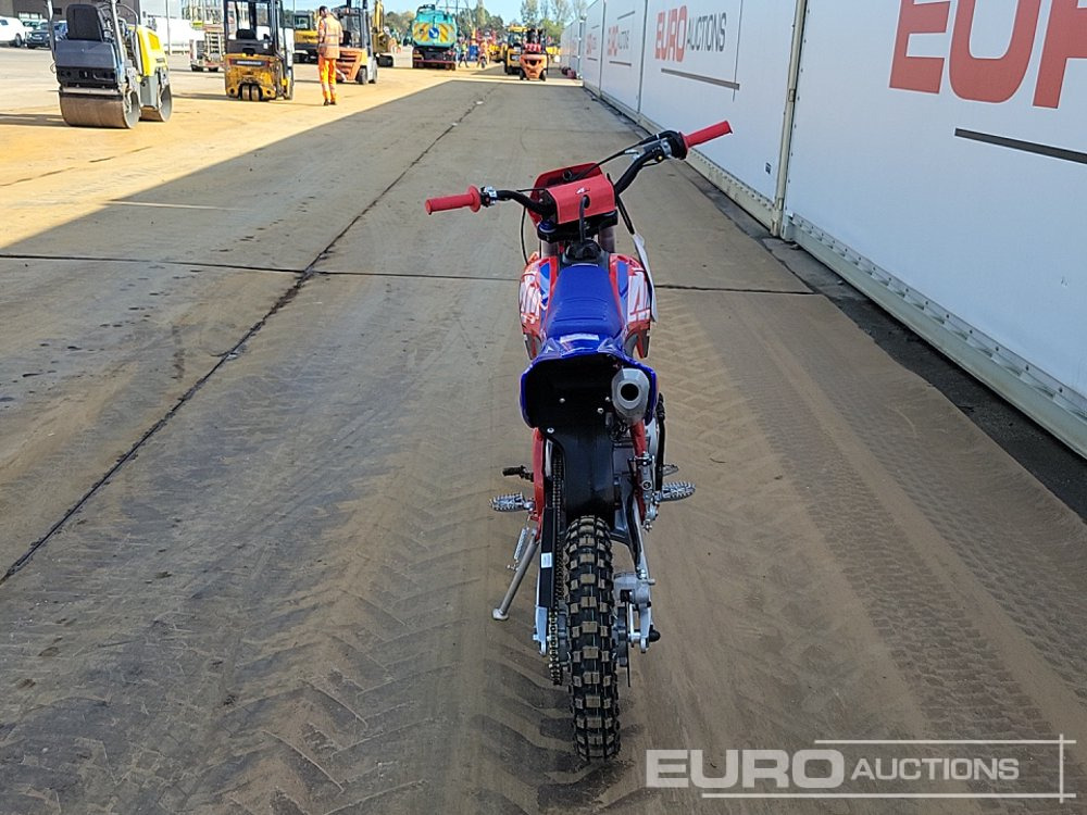 2025 Apollo Thunder 125cc Motorcross Bike, 14" Front, 12" Rear Tyres, Electric Start, Air Cooled, Hydraulic Suspension, Disc Brakes, Lighting Kit (UNASSEMBLED) - Motocicleta: foto 4 2025 Apollo Thunder 125cc Motorcross Bike, 14" Front, 12" Rear Tyres, Electric Start, Air Cooled, Hydraulic Suspension, Disc Brakes, Lighting Kit (UNASSEMBLED) - Motocicleta: foto 4