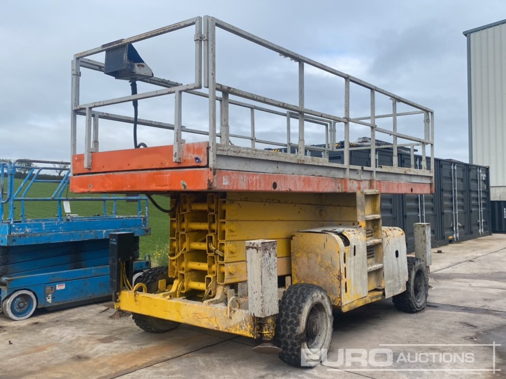 Haulotte Wheeled Scissor Lift Access Platform - Plataforma elevadora: foto 1 Haulotte Wheeled Scissor Lift Access Platform - Plataforma elevadora: foto 1