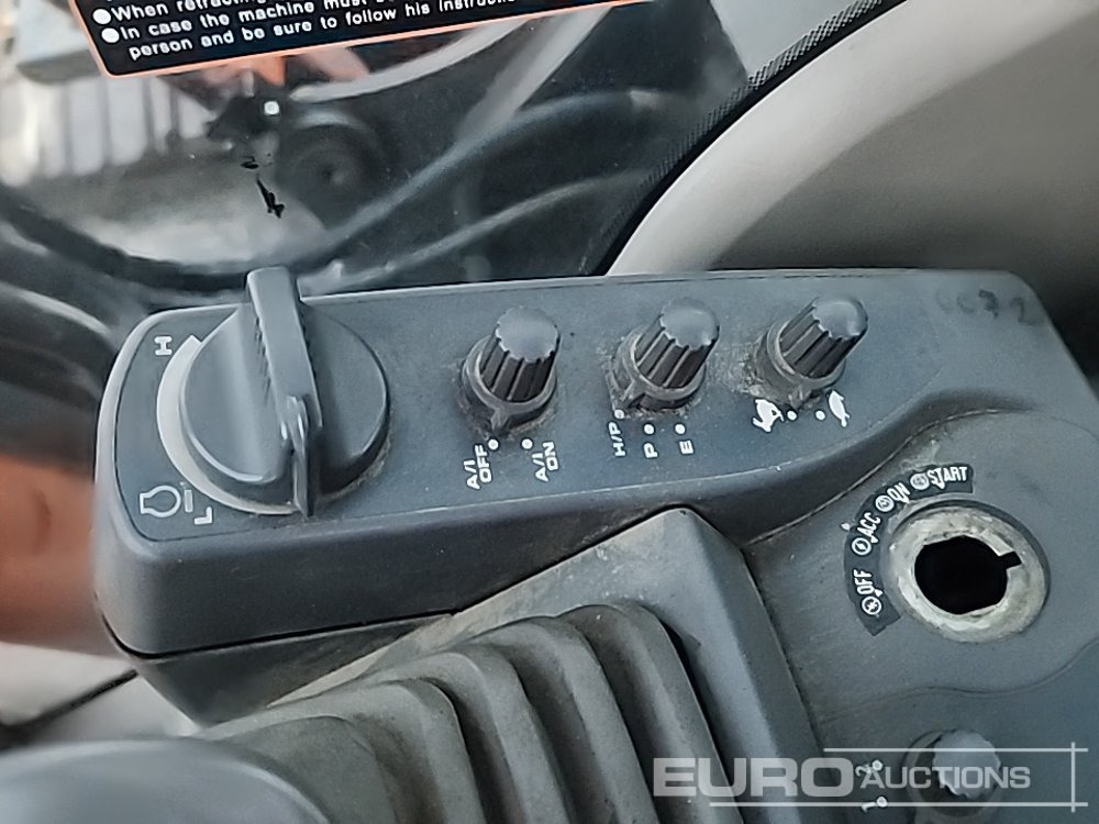 Excavadora de cadenas Hitachi ZX210LC-3: foto 26