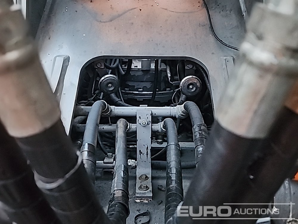 Excavadora de cadenas Hitachi ZX210LC-3: foto 22