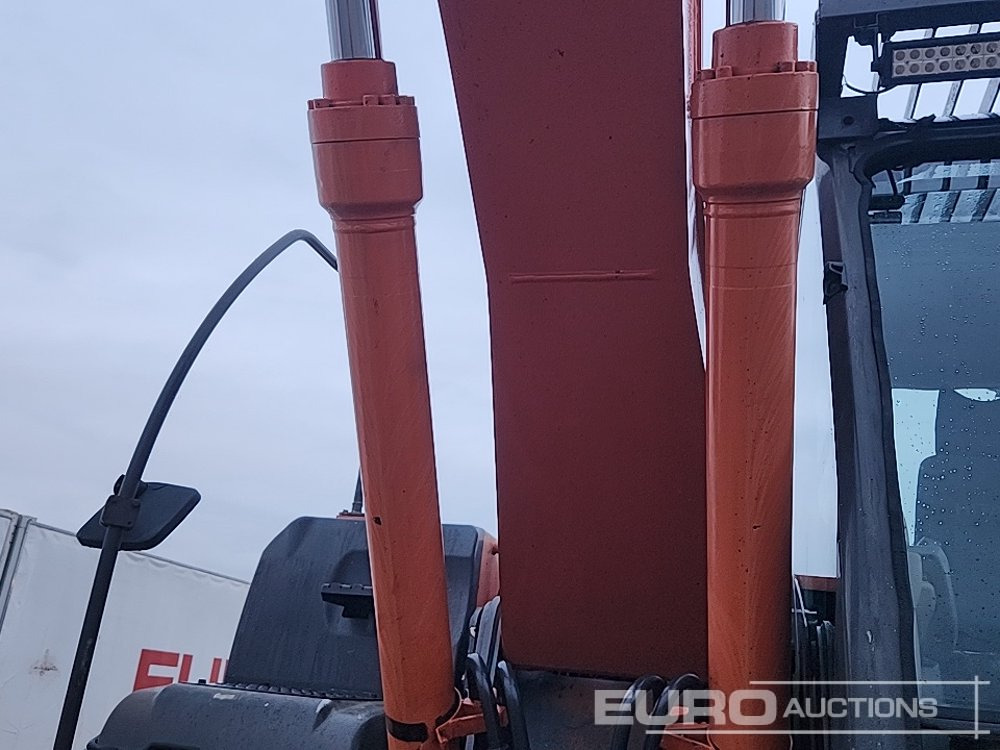 Excavadora de cadenas Hitachi ZX210LC-3: foto 20