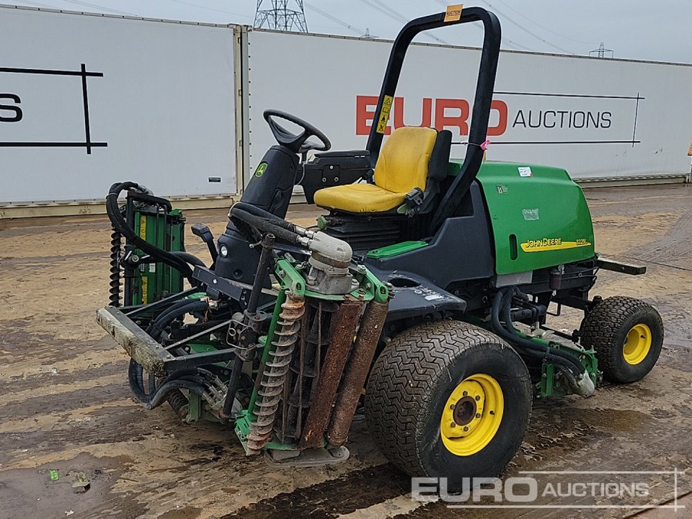 John Deere 3225C - Cortacésped: foto 1 John Deere 3225C - Cortacésped: foto 1