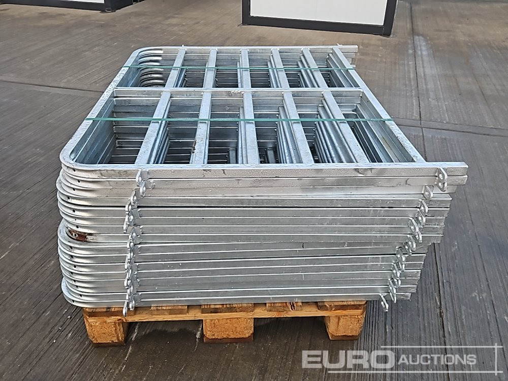 Unused 4' Galvanised Sheep Hurdle (16 of) - Maquinaria agrícola: foto 2 Unused 4' Galvanised Sheep Hurdle (16 of) - Maquinaria agrícola: foto 2