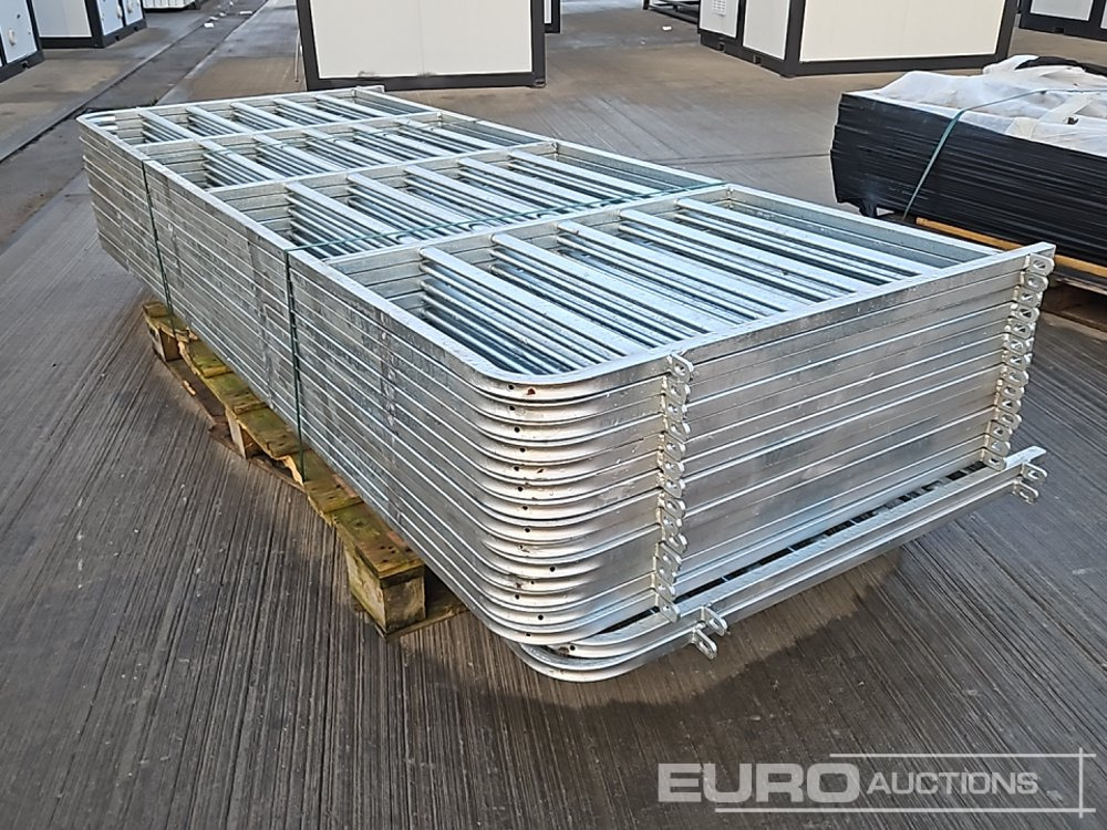 Unused 8' Galvanised Sheep Hurdle (16 of) - Maquinaria agrícola: foto 1 Unused 8' Galvanised Sheep Hurdle (16 of) - Maquinaria agrícola: foto 1