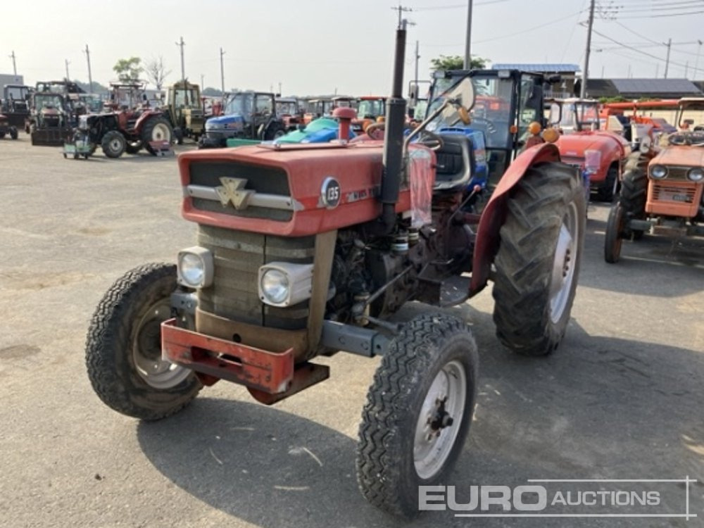 Massey Ferguson 135 - Tractor: foto 1 Massey Ferguson 135 - Tractor: foto 1