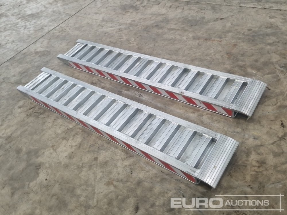 Unused 1800mm x 310mm x 82mm Aluminium Loading Ramps - Equipo de taller: foto 2 Unused 1800mm x 310mm x 82mm Aluminium Loading Ramps - Equipo de taller: foto 2