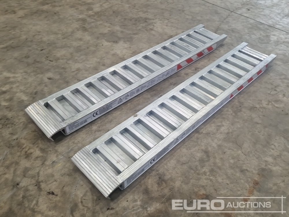 Unused 1800mm x 310mm x 82mm Aluminium Loading Ramps - Equipo de taller: foto 3 Unused 1800mm x 310mm x 82mm Aluminium Loading Ramps - Equipo de taller: foto 3