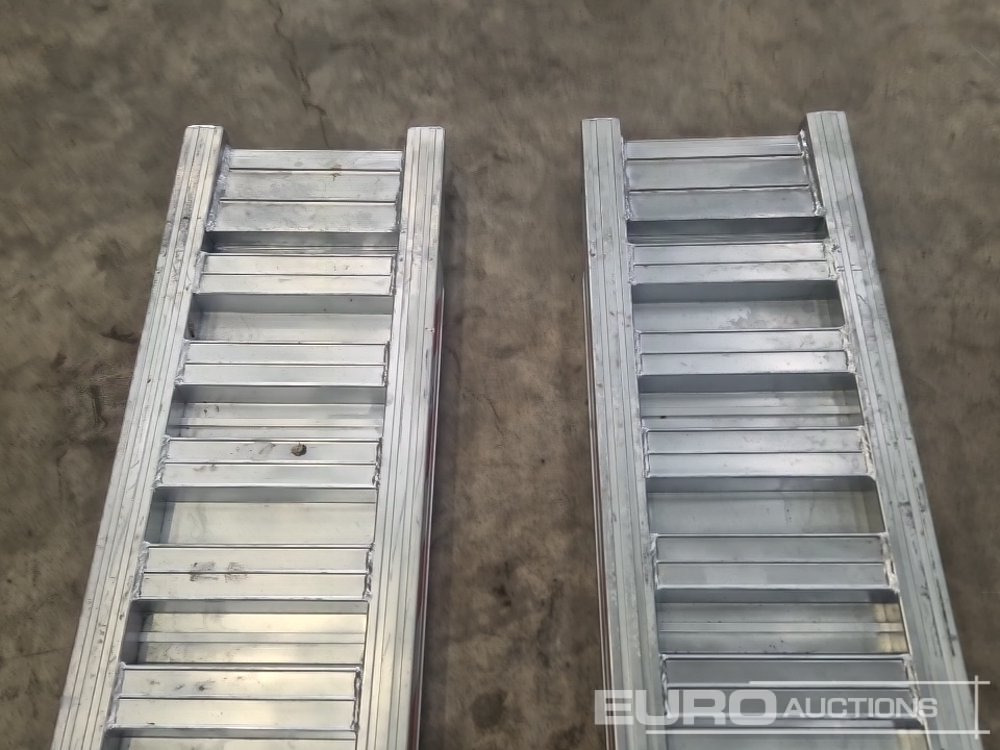 Unused 1800mm x 310mm x 82mm Aluminium Loading Ramps - Equipo de taller: foto 5 Unused 1800mm x 310mm x 82mm Aluminium Loading Ramps - Equipo de taller: foto 5