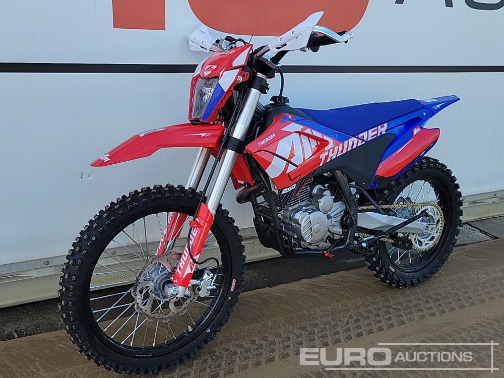 Unused 2025 Apollo Thunder 250cc Motorcross Bike, 21" Front, 18" Rear Tyres, Electric Start, Air Cooled, Hydraulic Suspension, Disc Brakes, Lighting Kit (UNASSEMBLED) - Motocicleta: foto 1 Unused 2025 Apollo Thunder 250cc Motorcross Bike, 21" Front, 18" Rear Tyres, Electric Start, Air Cooled, Hydraulic Suspension, Disc Brakes, Lighting Kit (UNASSEMBLED) - Motocicleta: foto 1