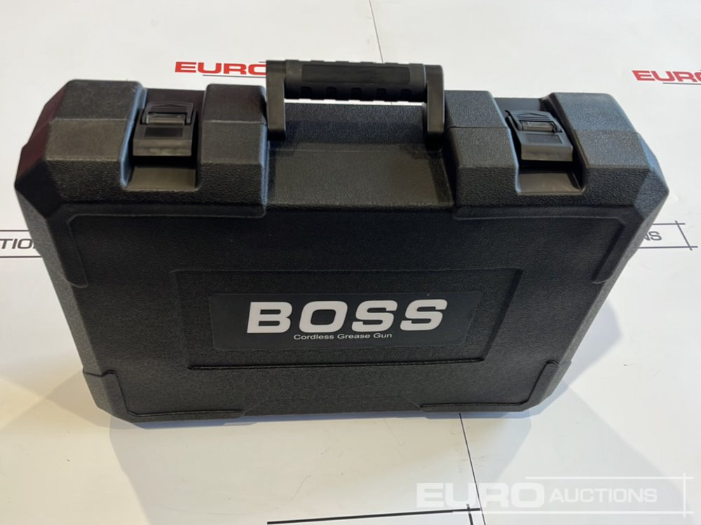 Equipo de construcción Unused Boss 21 Volt Lithium Battery Cordless Grease Gun, 2 Batteries, Case, Shoulder Strap, Extension Pieces & Fittings: foto 14
