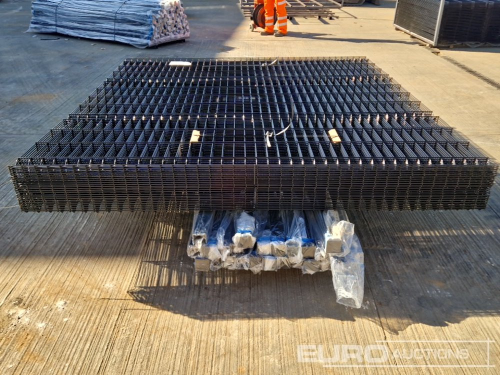 Unused Galvanised & Powder Coated Heavy Duty (5mm) Wire Mesh Fencing, 25 x H2.4m x W2.2m Panels, 26 x 60mm x 60mm x3m Posts, with Fittings (Black) - Equipo de taller: foto 4 Unused Galvanised & Powder Coated Heavy Duty (5mm) Wire Mesh Fencing, 25 x H2.4m x W2.2m Panels, 26 x 60mm x 60mm x3m Posts, with Fittings (Black) - Equipo de taller: foto 4