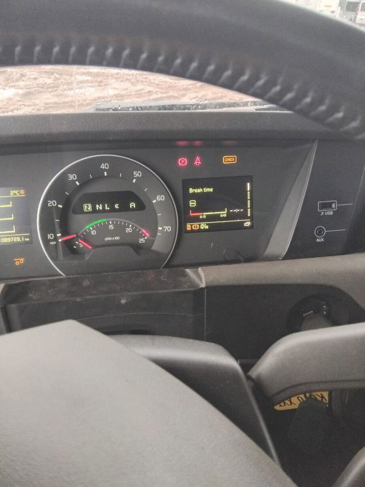 Cabeza tractora Volvo FH 460 LNG: foto 15