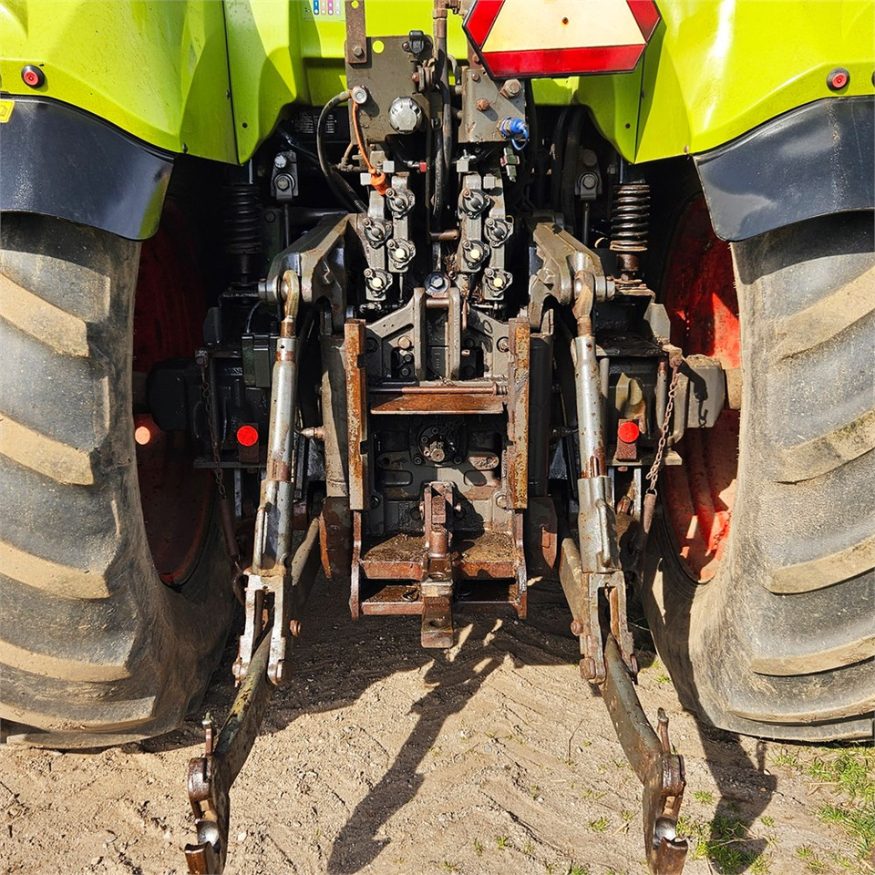 Tractor Claas ARION 640: foto 23