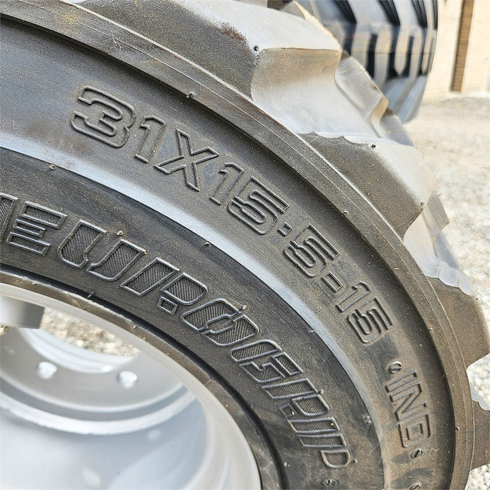 Giant 31X15,5-15 - Rueda completa para Maquinaria de construcción: foto 3 Giant 31X15,5-15 - Rueda completa para Maquinaria de construcción: foto 3