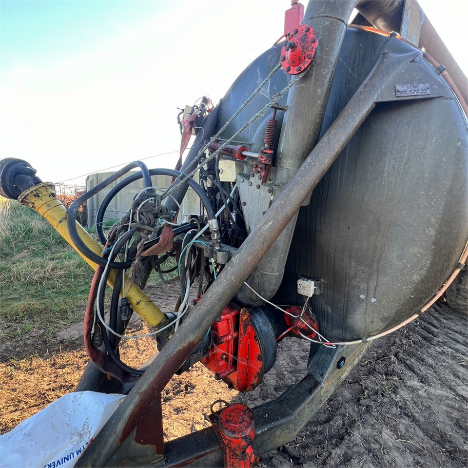 Maquinaria para fertilización Harsø HV 615: foto 17