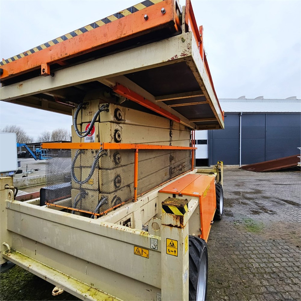 Plataforma de tijeras JLG 203-24: foto 8 Plataforma de tijeras JLG 203-24: foto 8