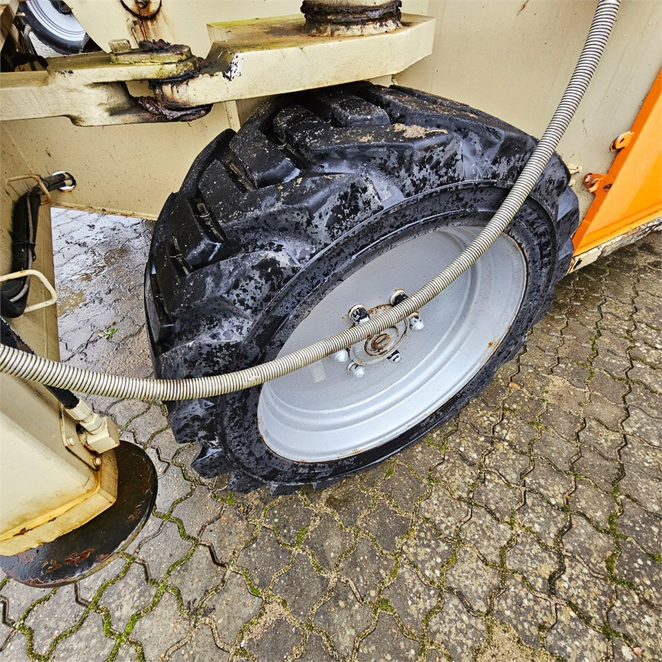 Plataforma de tijeras JLG 203-24: foto 33 Plataforma de tijeras JLG 203-24: foto 33