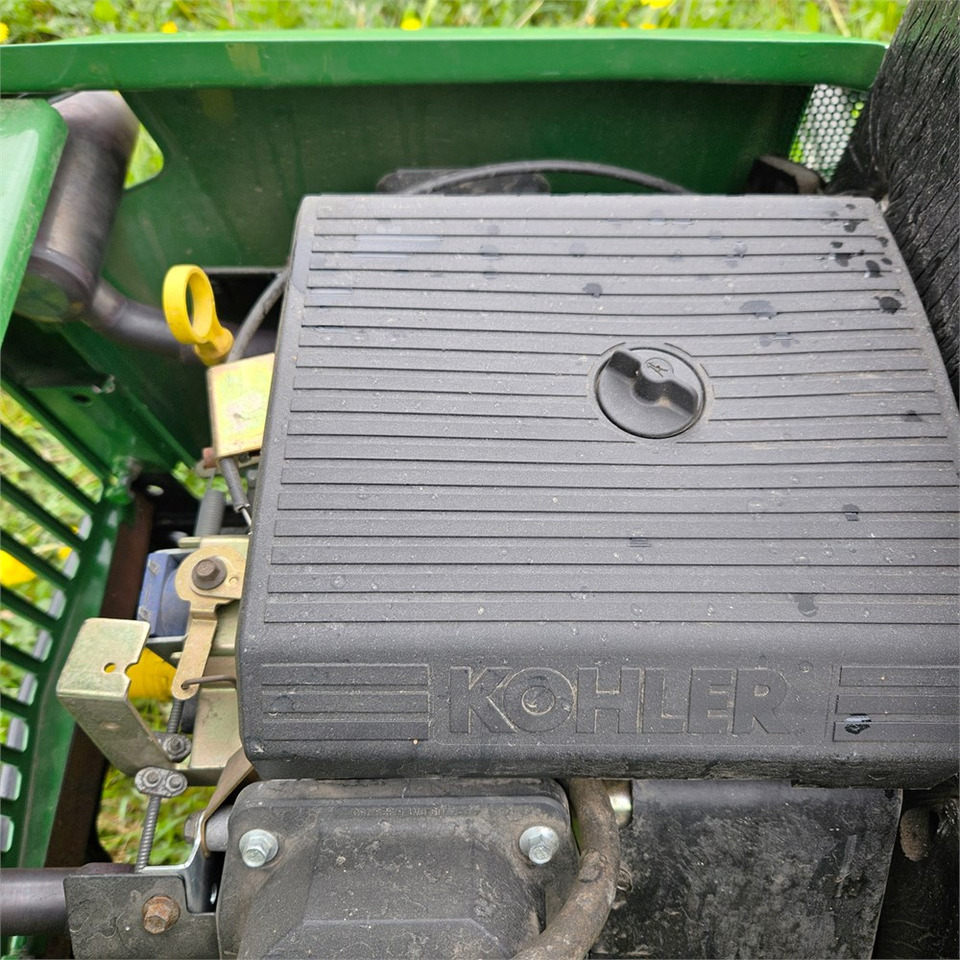 Tractor municipal John Deere 318: foto 14