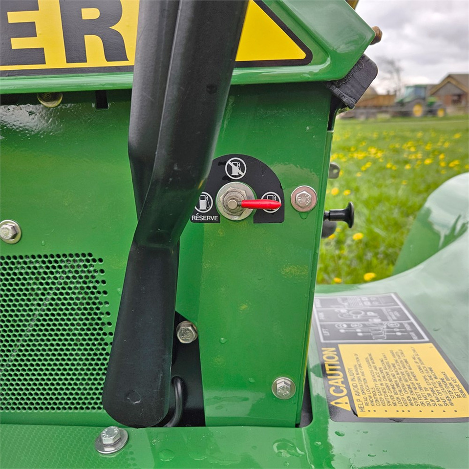 Tractor municipal John Deere 318: foto 12