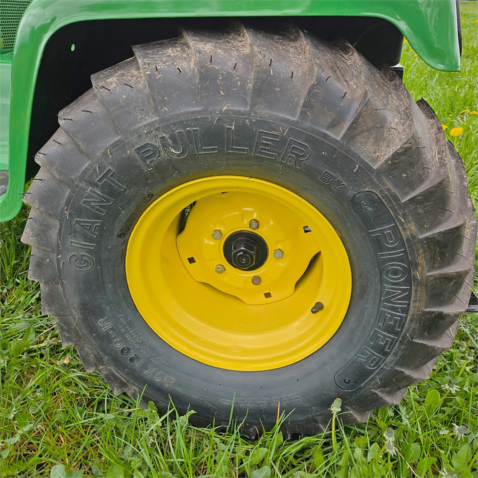 Tractor municipal John Deere 318: foto 17