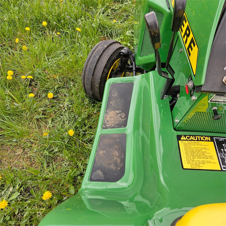 Tractor municipal John Deere 318: foto 9