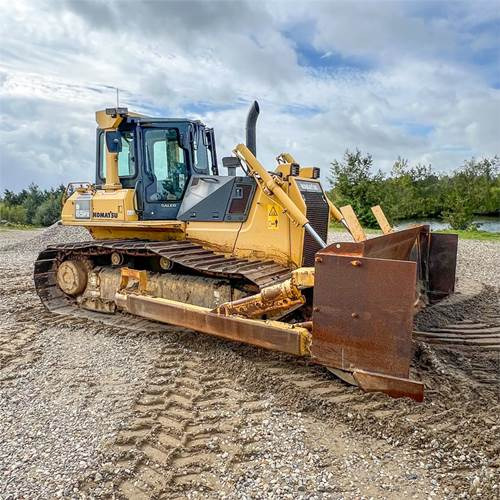 Komatsu D65 PX-15 EO - Bulldozer: foto 1 Komatsu D65 PX-15 EO - Bulldozer: foto 1
