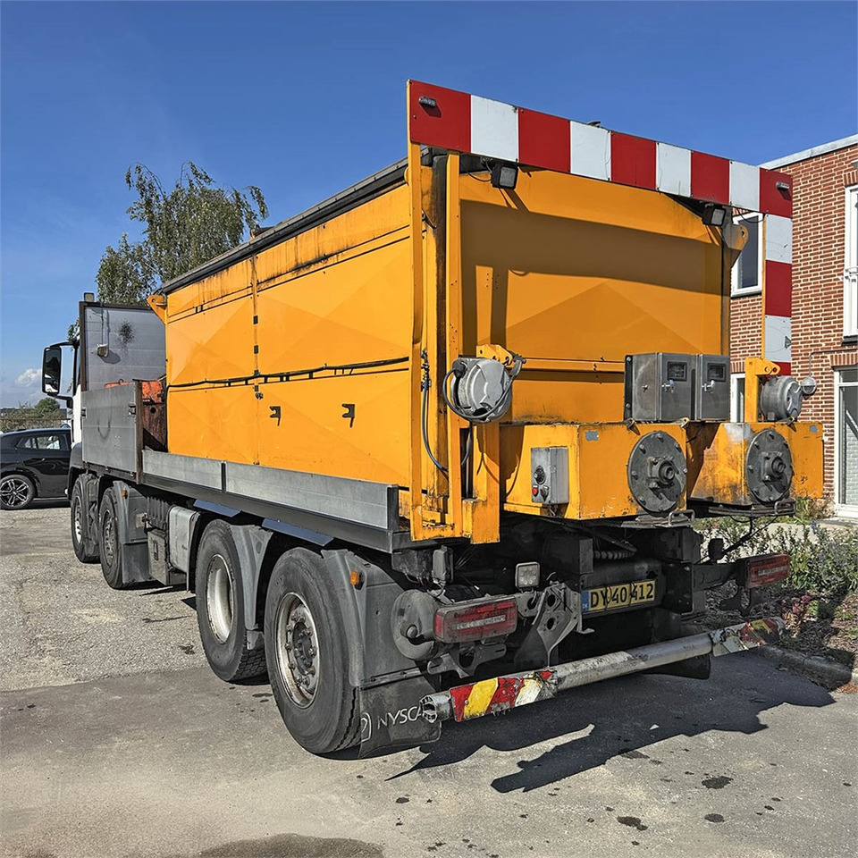 MAN TG 35. 8x2-6 BL - Camión caja abierta, Cisterna de riego asfáltico: foto 4 MAN TG 35. 8x2-6 BL - Camión caja abierta, Cisterna de riego asfáltico: foto 4