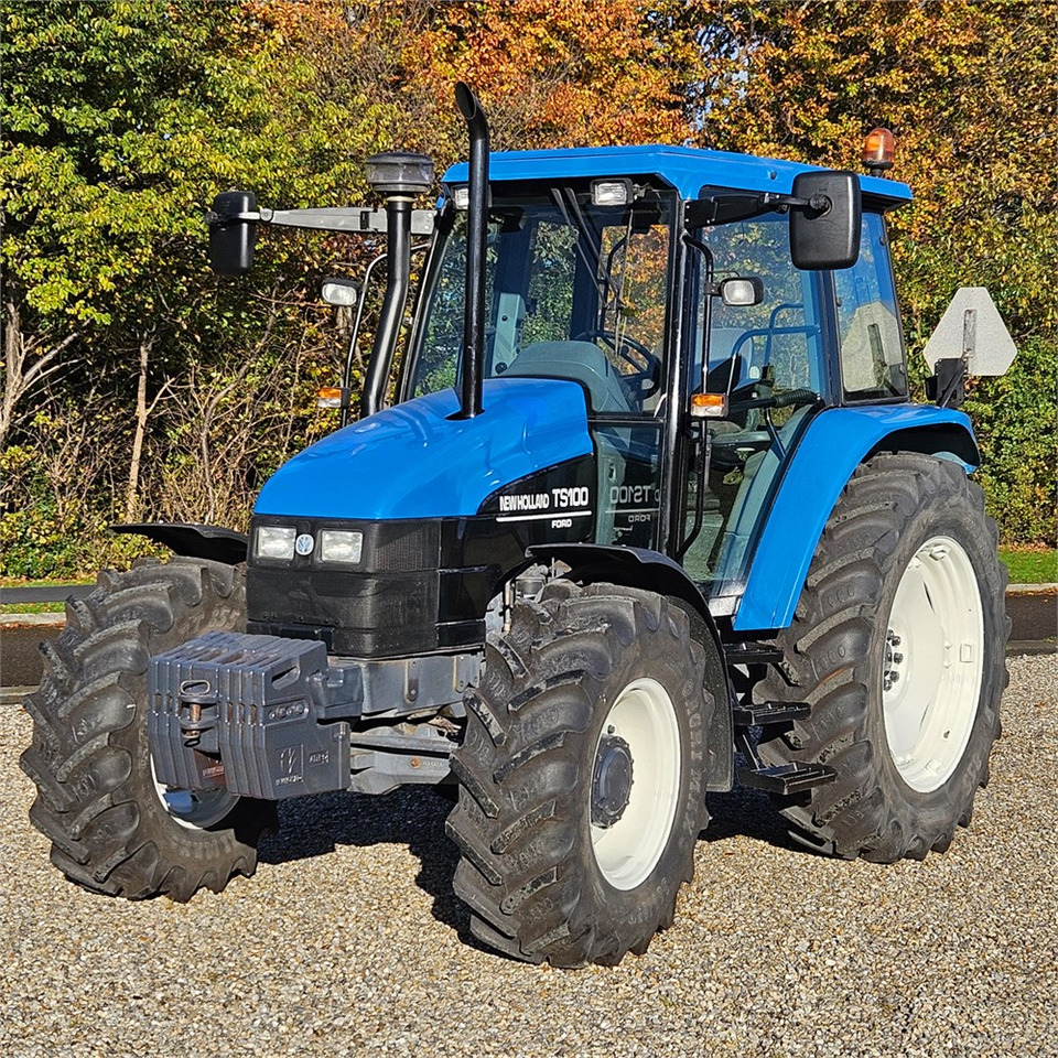 New Holland TS 100 - Tractor: foto 2 New Holland TS 100 - Tractor: foto 2