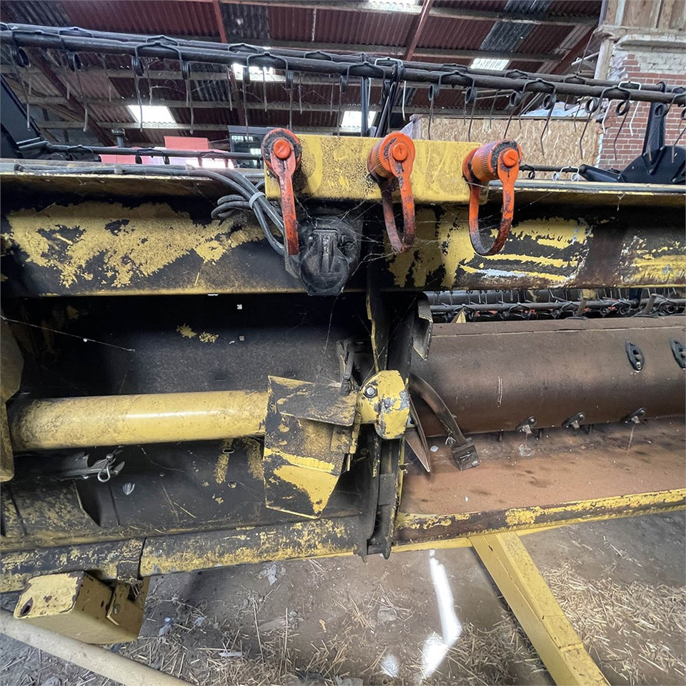 Arrendamiento de New Holland TX 30 New Holland TX 30: foto 42