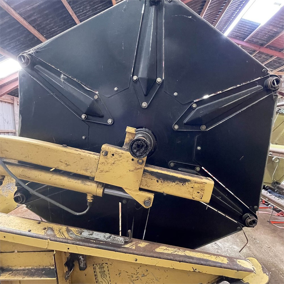 Arrendamiento de New Holland TX 30 New Holland TX 30: foto 43