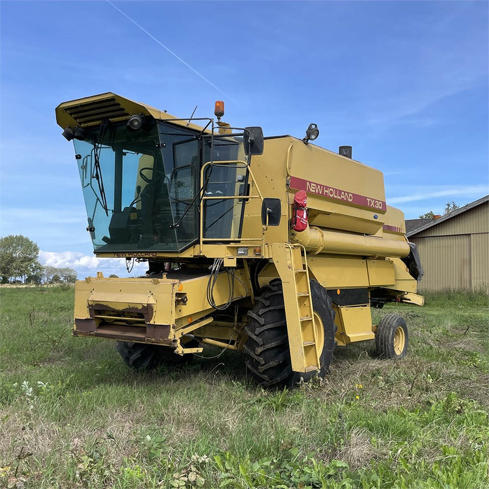 Arrendamiento de New Holland TX 30 New Holland TX 30: foto 14