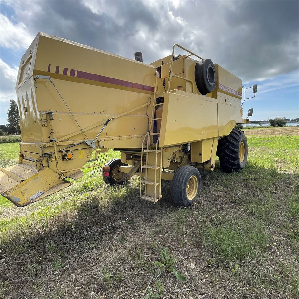 Arrendamiento de New Holland TX 30 New Holland TX 30: foto 8