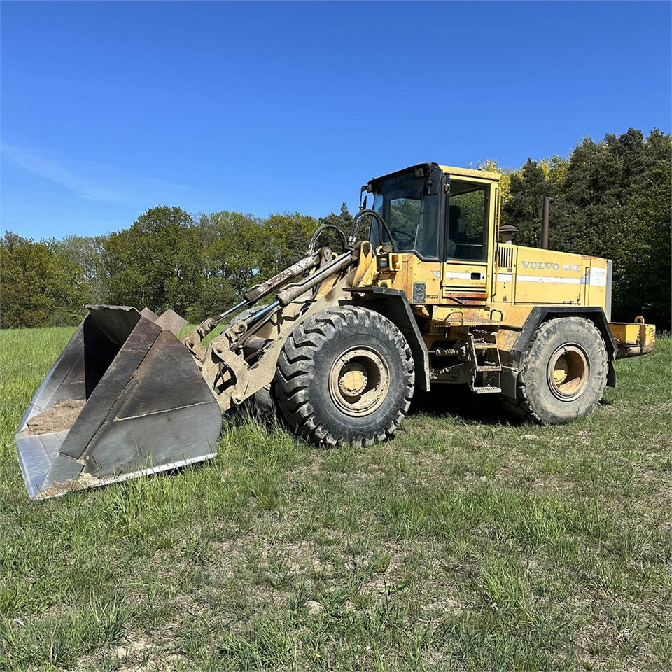 Volvo L120 - Cargadora de ruedas: foto 1 Volvo L120 - Cargadora de ruedas: foto 1