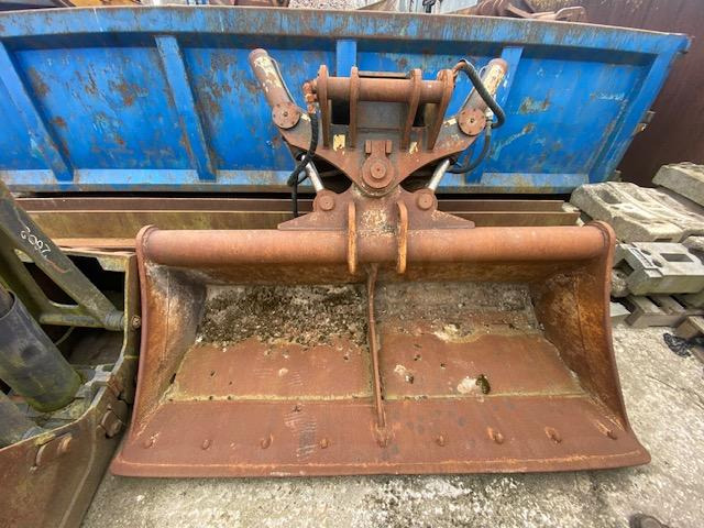 VERACHTER ORIENTABLE & TERRASSEMENT 2M & 1M50 - Cazo para excavadora: foto 1 VERACHTER ORIENTABLE & TERRASSEMENT 2M & 1M50 - Cazo para excavadora: foto 1