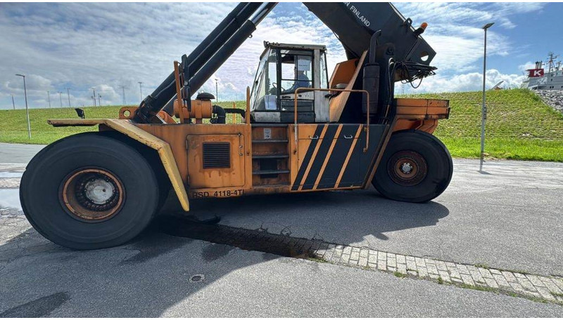 Kalmar Valmet RSD4118-4TL - Reach stacker: foto 2 Kalmar Valmet RSD4118-4TL - Reach stacker: foto 2