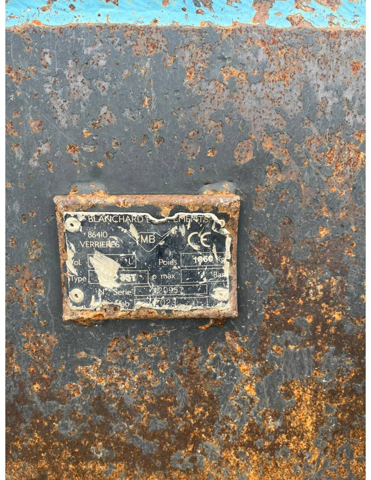 BLANCHARD EQUIPEMENTS GODET/CW45S/16500MM/2180L - Cazo para excavadora: foto 2 BLANCHARD EQUIPEMENTS GODET/CW45S/16500MM/2180L - Cazo para excavadora: foto 2