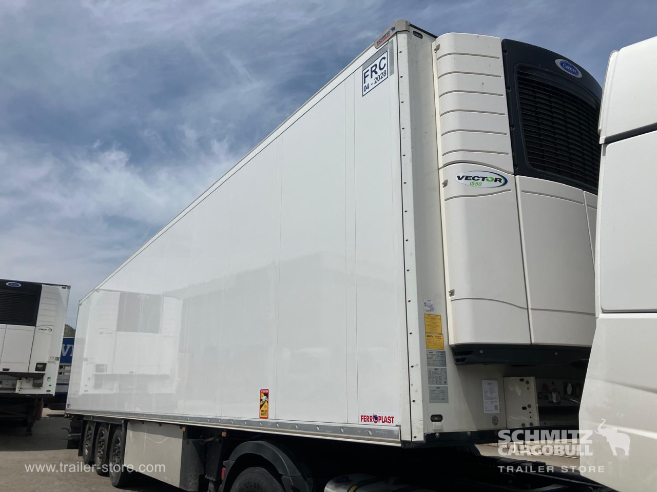 SCHMITZ Semiremolque Frigo Standard Double deck - Semirremolque isotérmico: foto 1 SCHMITZ Semiremolque Frigo Standard Double deck - Semirremolque isotérmico: foto 1