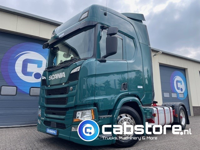 Scania R450 Scania R450 A4X2NA Euro 6 - RETARDER - Highline - Year 2017 - PTO prepared - Km 823.732 - Good condition! - Cabeza tractora: foto 1 Scania R450 Scania R450 A4X2NA Euro 6 - RETARDER - Highline - Year 2017 - PTO prepared - Km 823.732 - Good condition! - Cabeza tractora: foto 1
