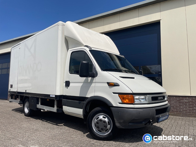 Iveco 40C12 Daily 4x2 Bakwagen Euro 3 - Bouwjaar 2003 - APK tot 10-05-2026 -Handgeschakelde versnellingsbak - Furgoneta caja cerrada: foto 1 Iveco 40C12 Daily 4x2 Bakwagen Euro 3 - Bouwjaar 2003 - APK tot 10-05-2026 -Handgeschakelde versnellingsbak - Furgoneta caja cerrada: foto 1