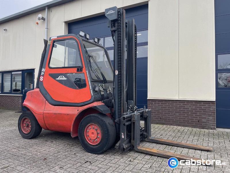 Linde H45D Bouwjaar 2002 - Draaiuren 15.485 - Side Shift - Vorkverstelling - Half gesloten cabine - 4500 kg - Carretilla elevadora diésel: foto 1 Linde H45D Bouwjaar 2002 - Draaiuren 15.485 - Side Shift - Vorkverstelling - Half gesloten cabine - 4500 kg - Carretilla elevadora diésel: foto 1