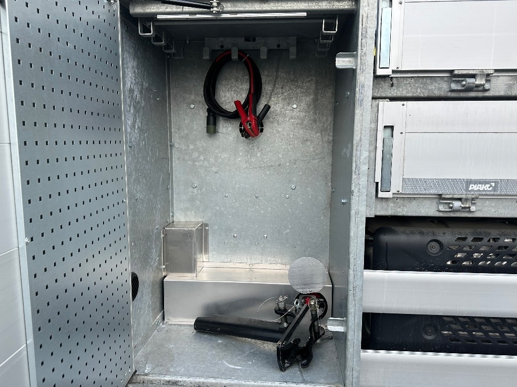 Arrendamiento de Iveco Eurocargo ML150E28 4x4 sähkölaitos varustein  Iveco Eurocargo ML150E28 4x4 sähkölaitos varustein: foto 17