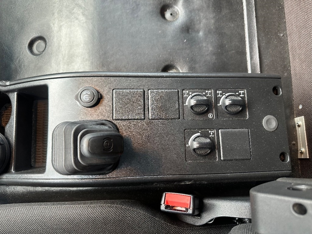 Arrendamiento de Iveco Eurocargo ML150E28 4x4 sähkölaitos varustein  Iveco Eurocargo ML150E28 4x4 sähkölaitos varustein: foto 27